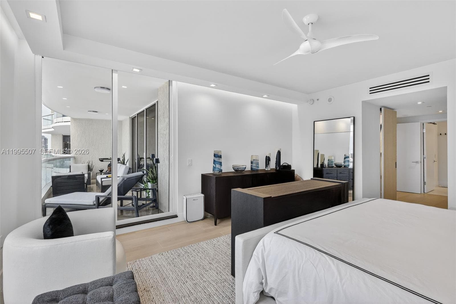 6000 Island Blvd 2102 photo 24