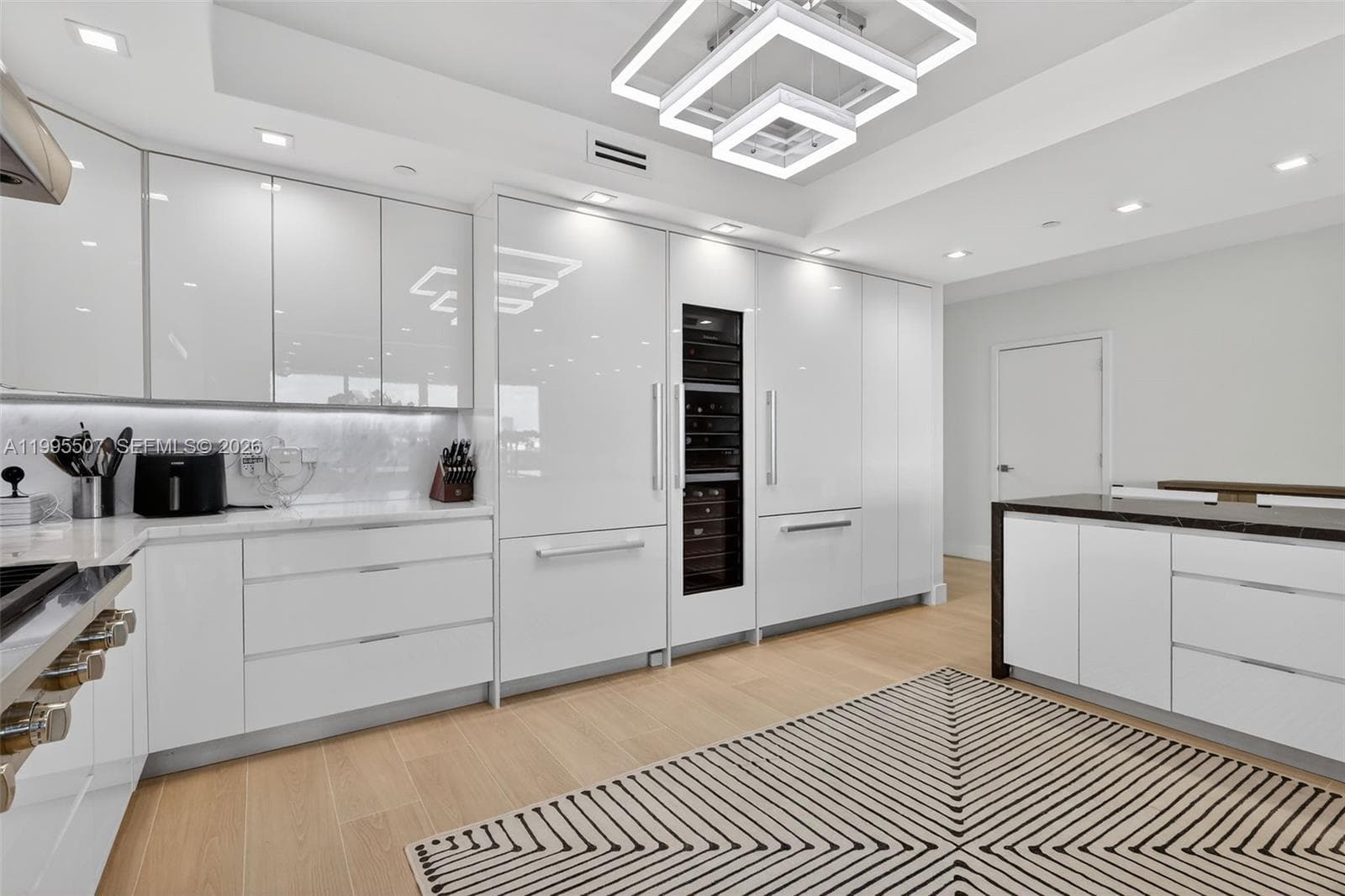 6000 Island Blvd 2102 photo 11