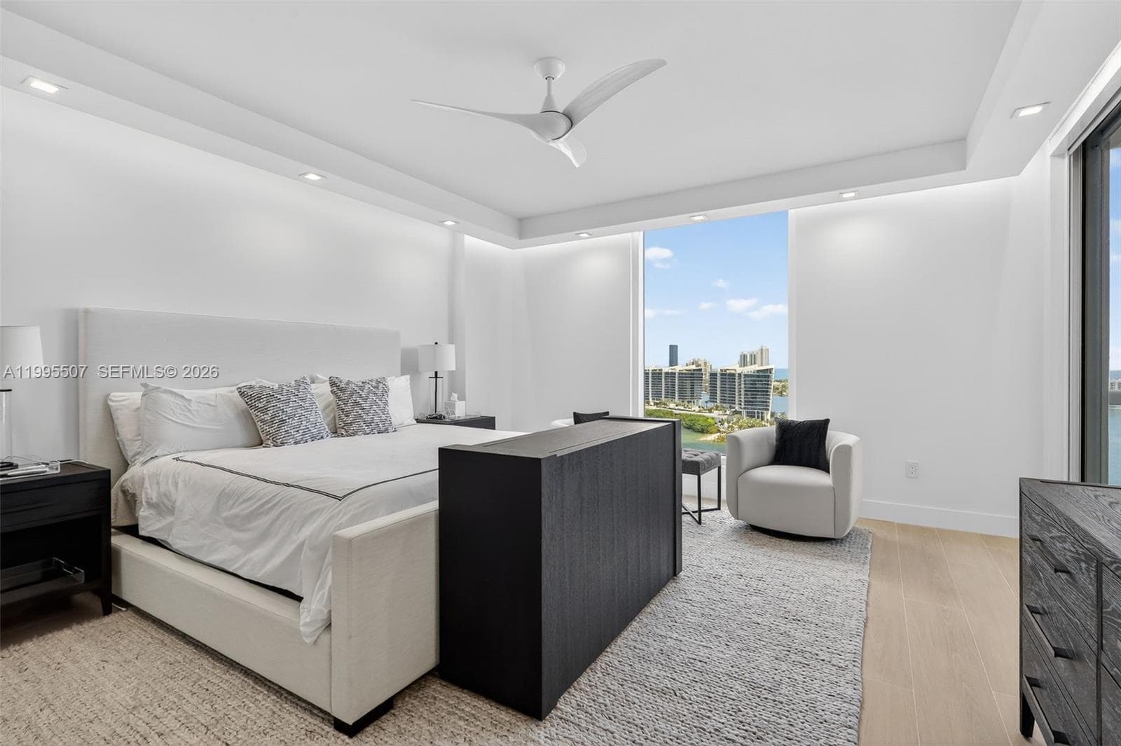 6000 Island Blvd 2102 photo 21