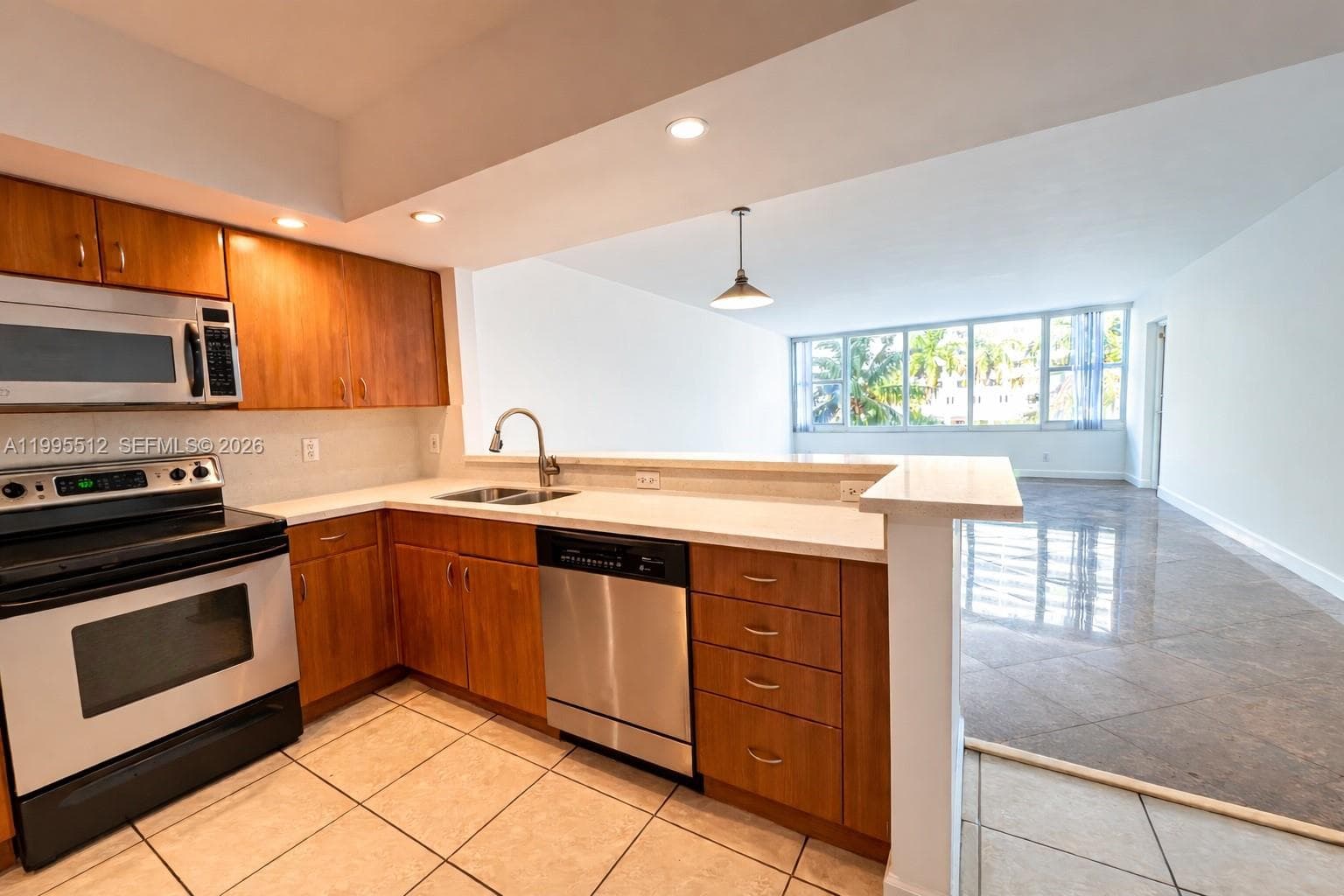 5600 Collins Ave 4E photo 2