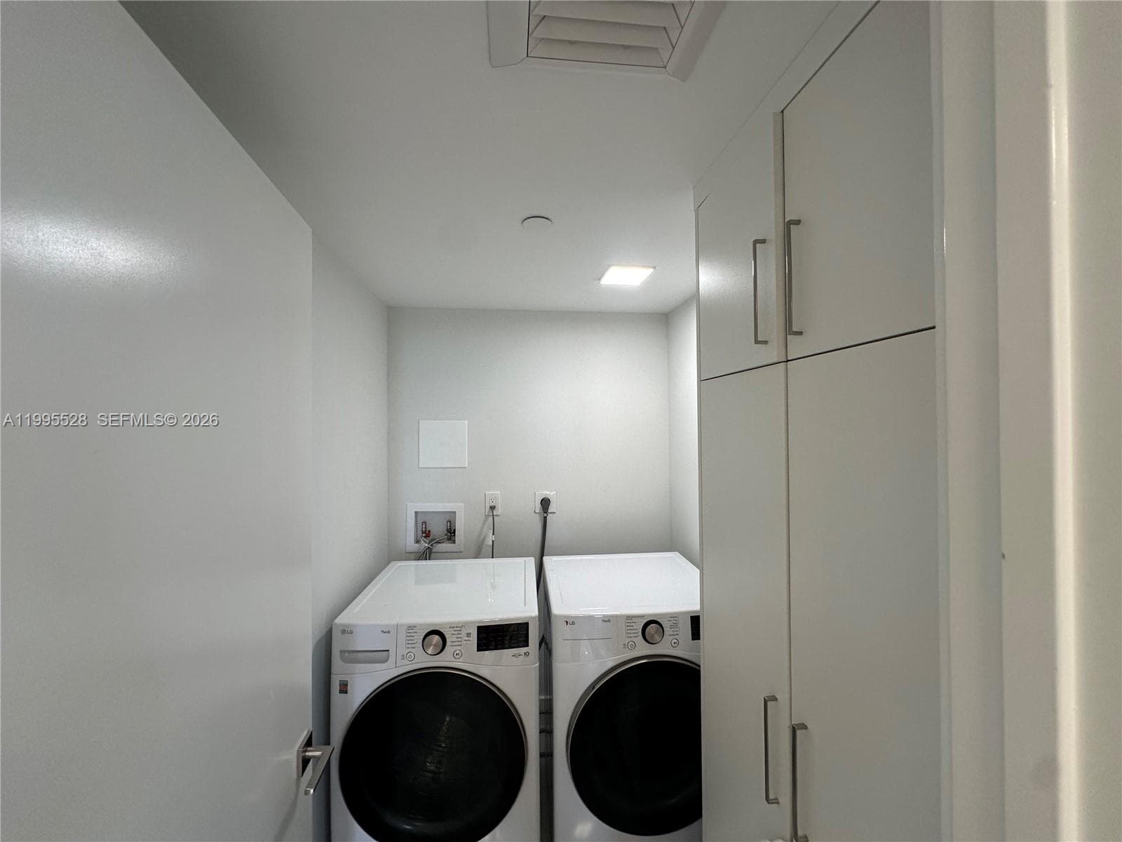 19500 Turnberry Way 14C photo 23