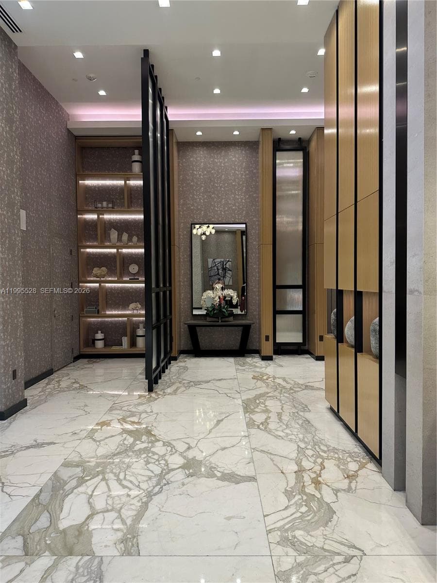 19500 Turnberry Way 14C photo 2