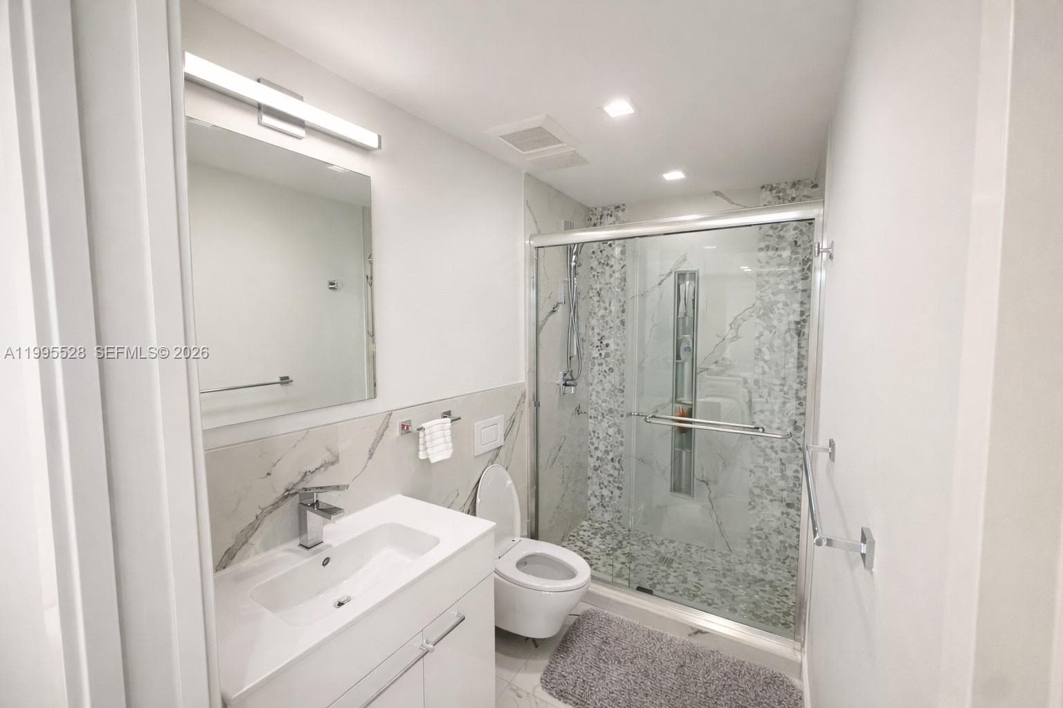 19500 Turnberry Way 14C photo 12