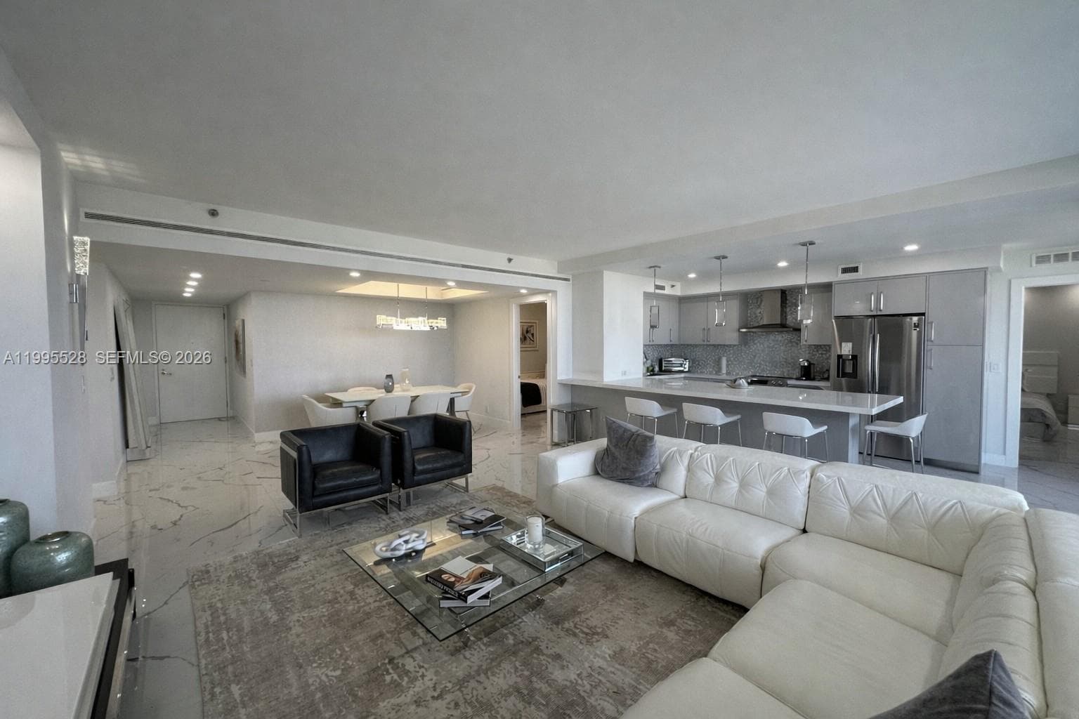 19500 Turnberry Way 14C photo 7