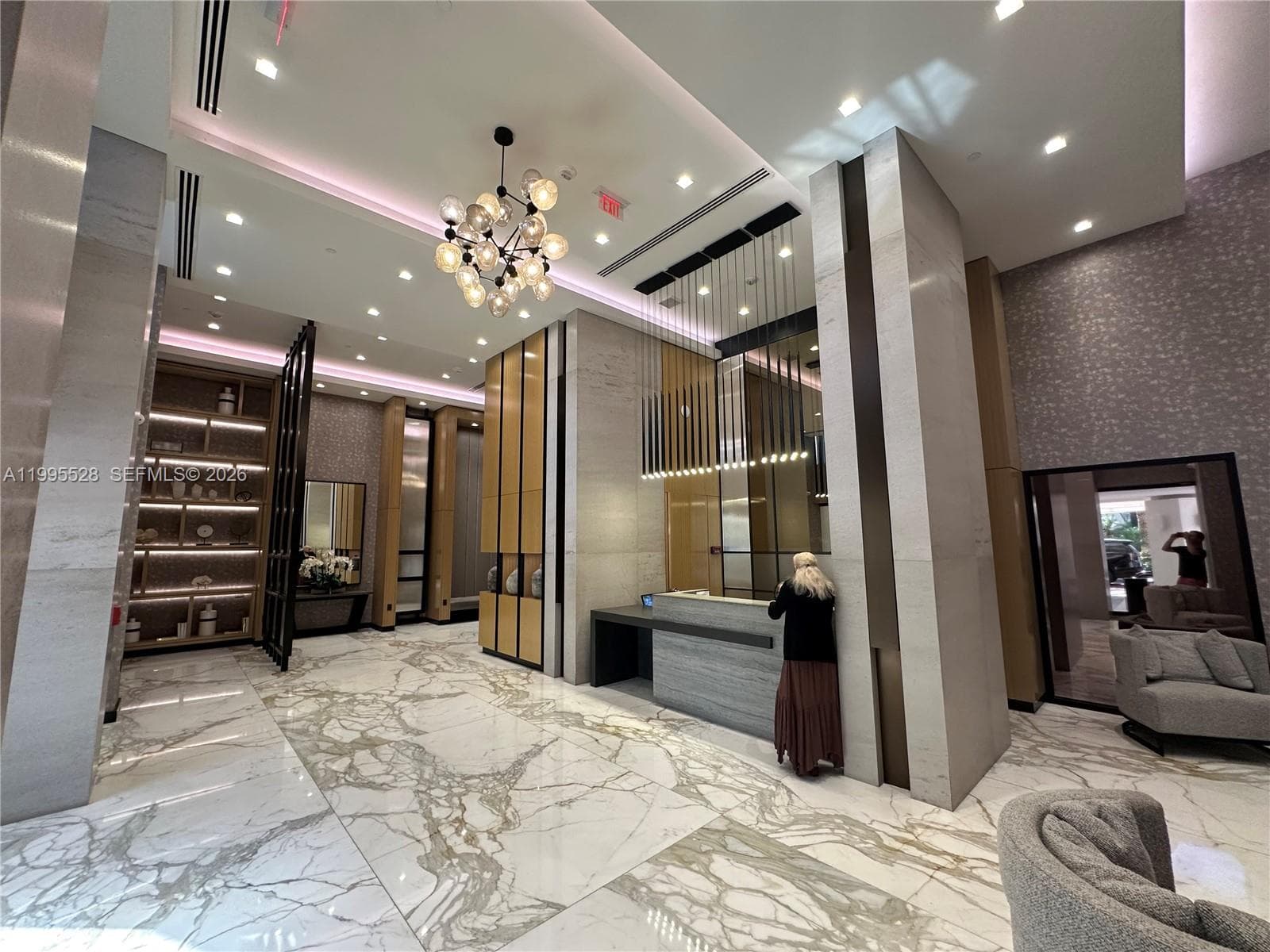 19500 Turnberry Way 14C photo 3