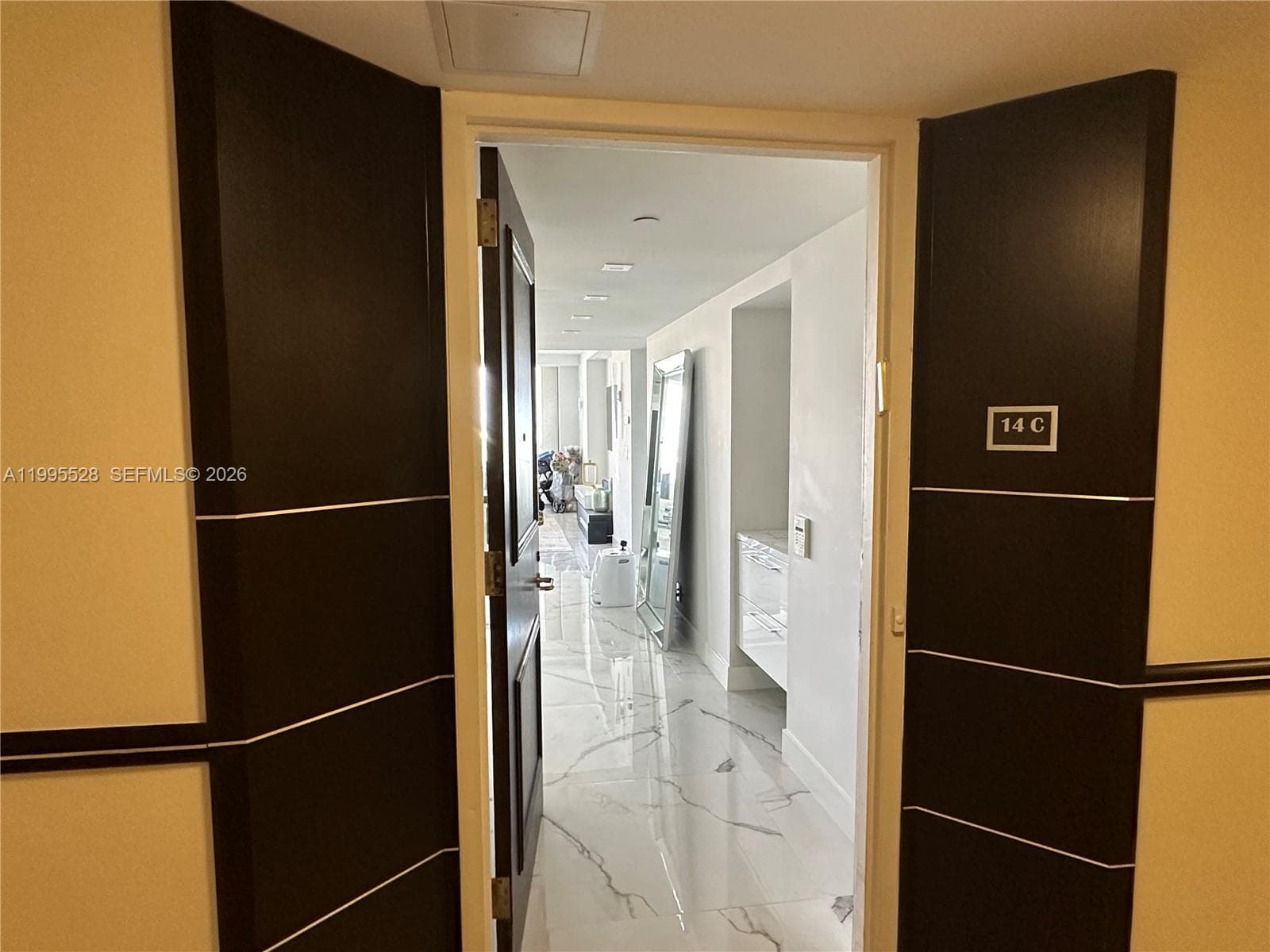 19500 Turnberry Way 14C photo 5