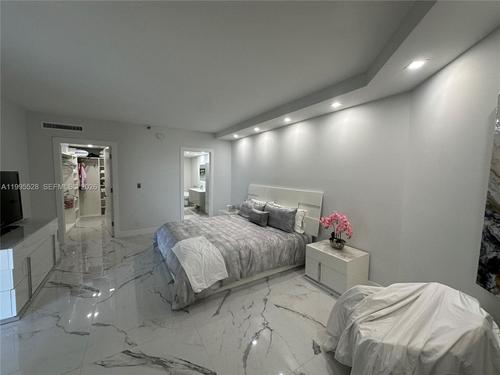 19500 Turnberry Way 14C photo 19