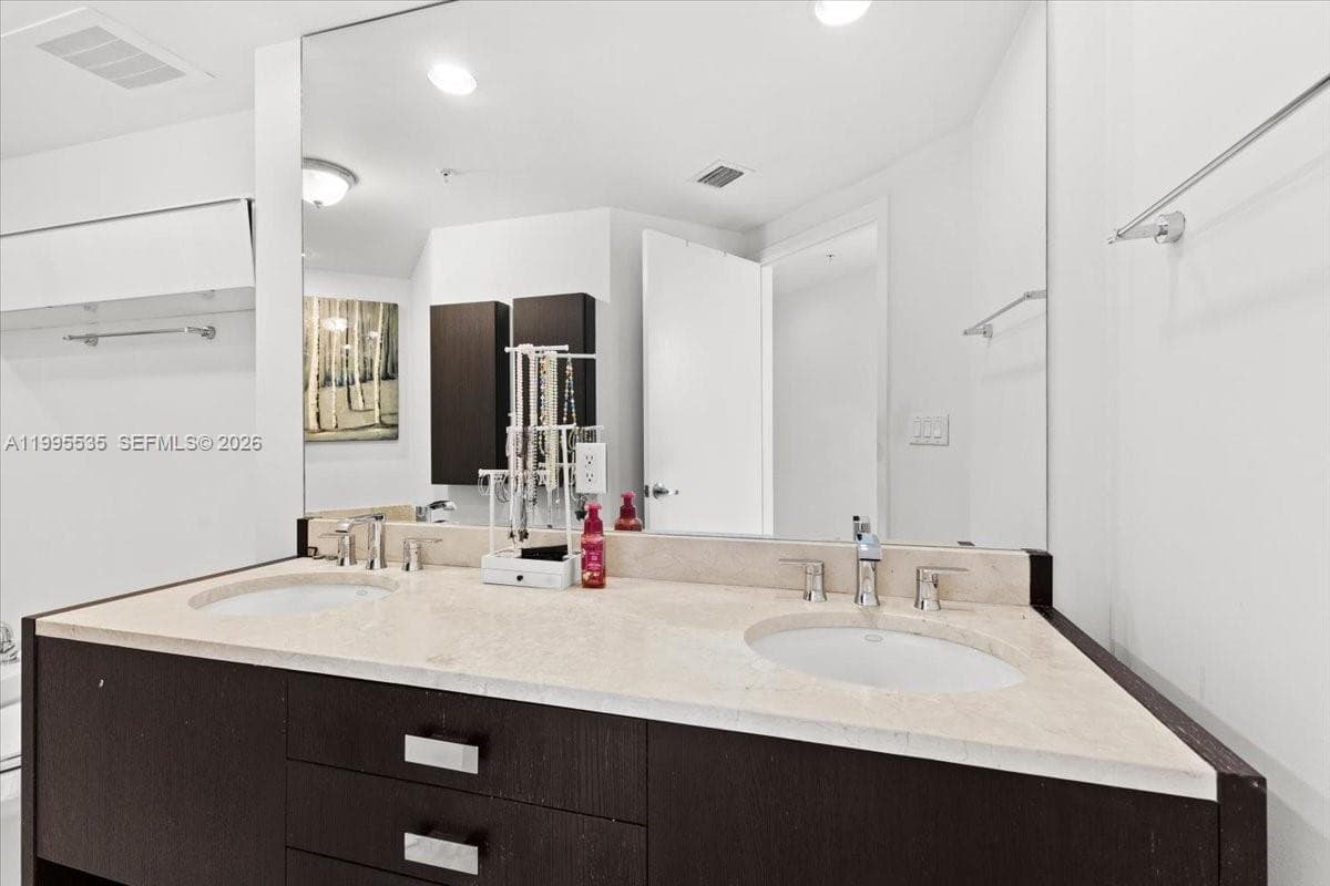 18201 Collins Ave 601A photo 16