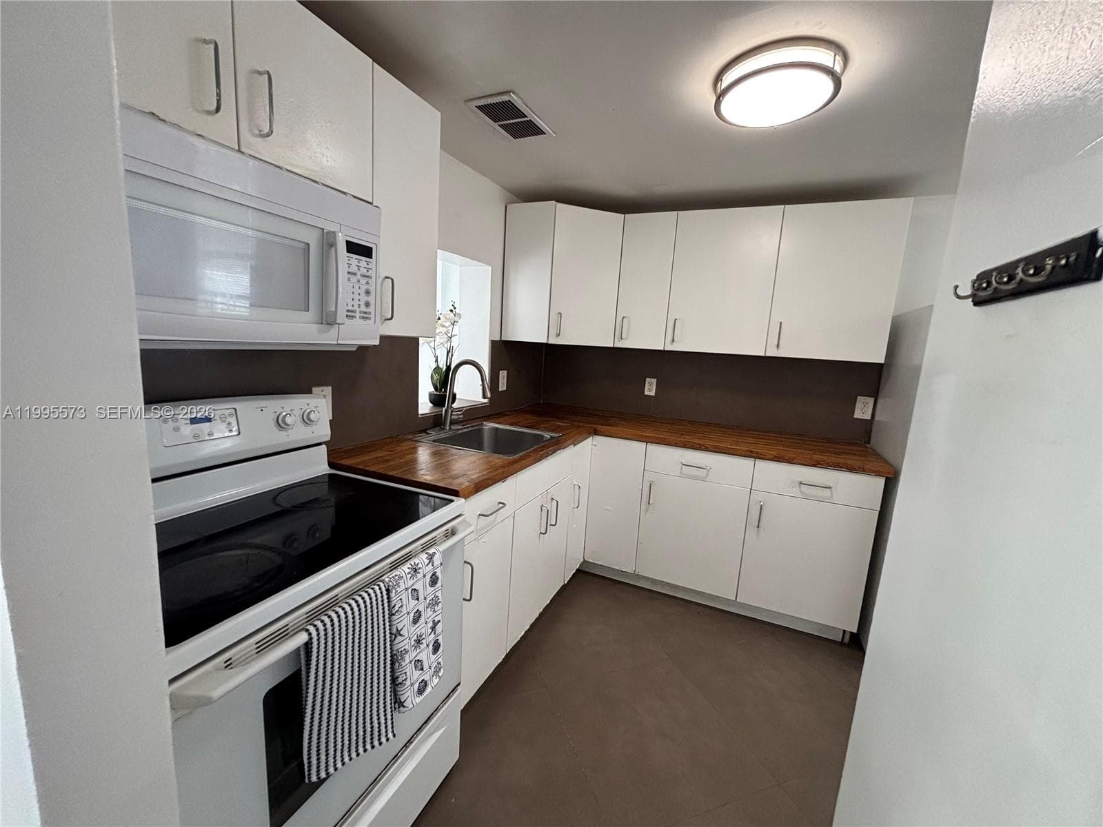 3660 166th St 215 photo 6