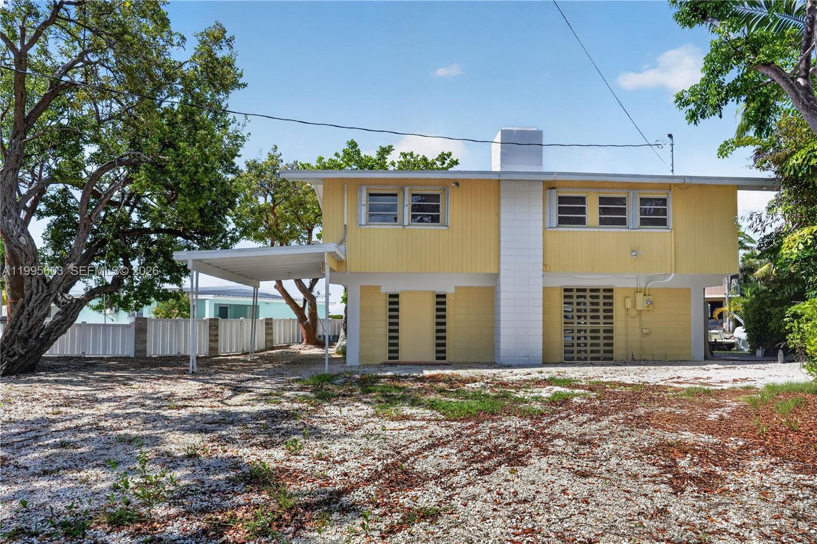 1126 Grand St photo 3