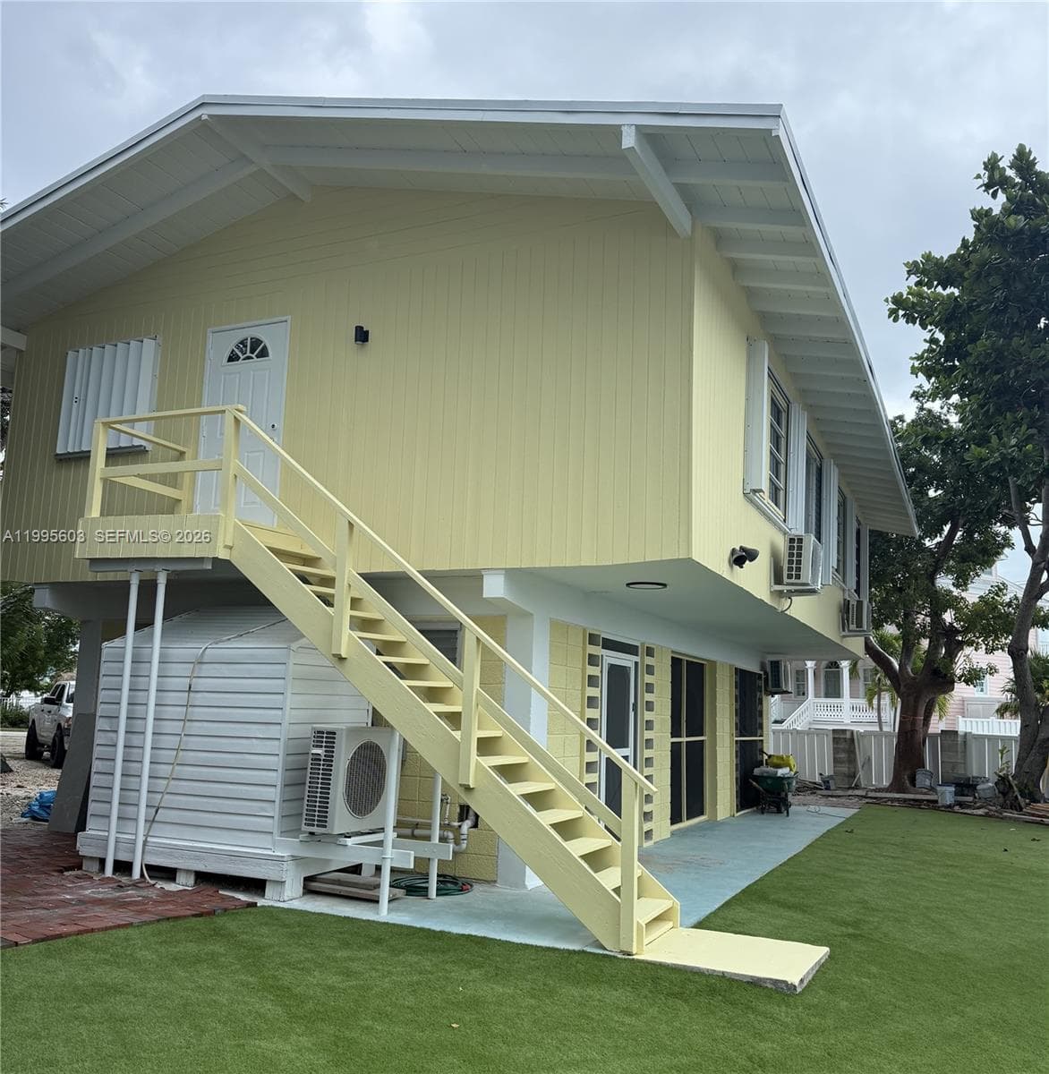 1126 Grand St photo 1