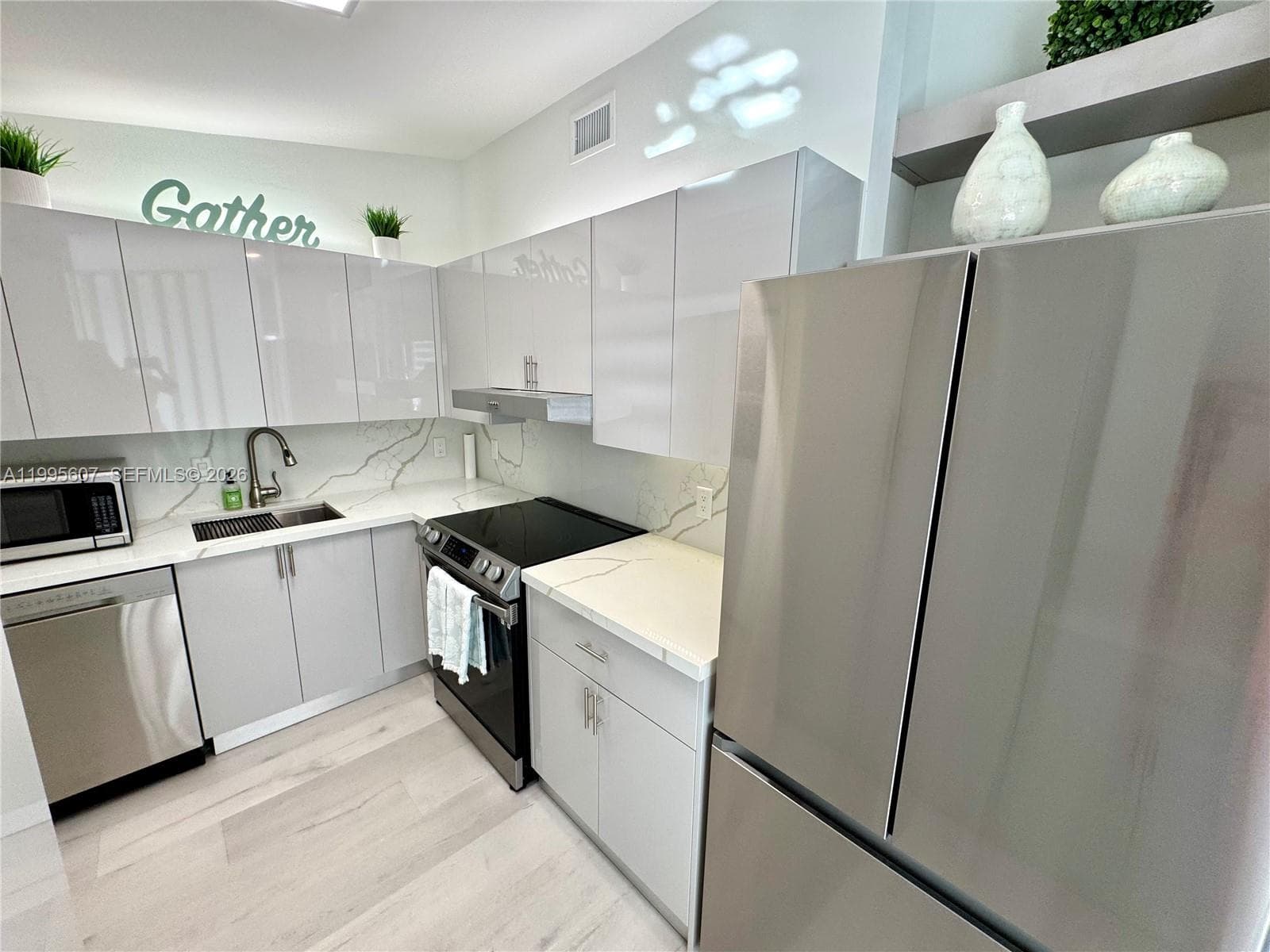 2406 Marathon Ln photo 12