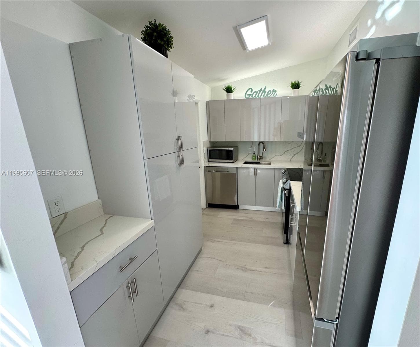 2406 Marathon Ln photo 15