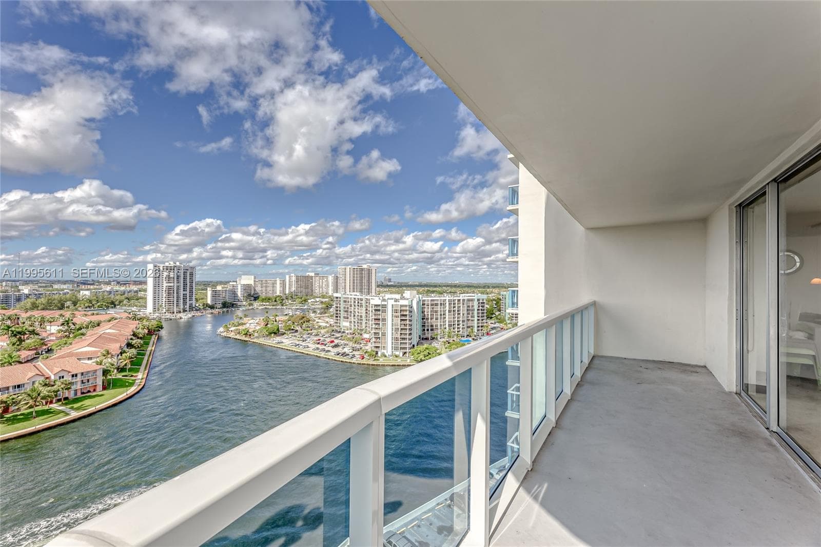 3800 Ocean Drive 1606 photo 2