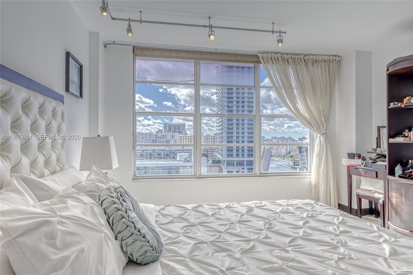 3800 Ocean Drive 1606 photo 6