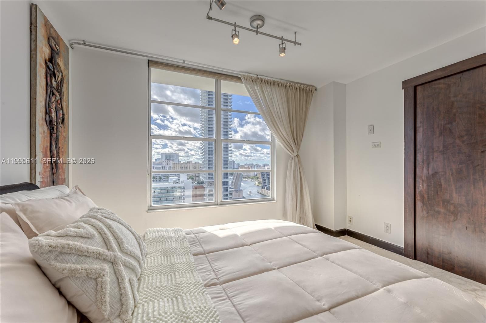 3800 Ocean Drive 1606 photo 12