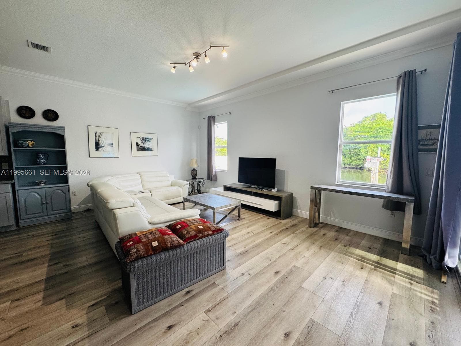 3041 44th St 0 photo 11