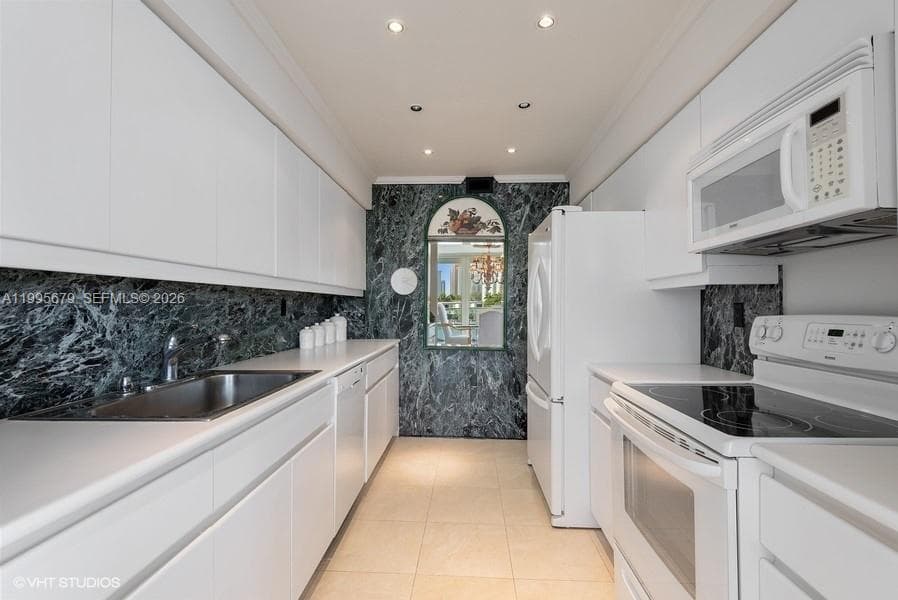 19707 Turnberry Way 4H photo 12