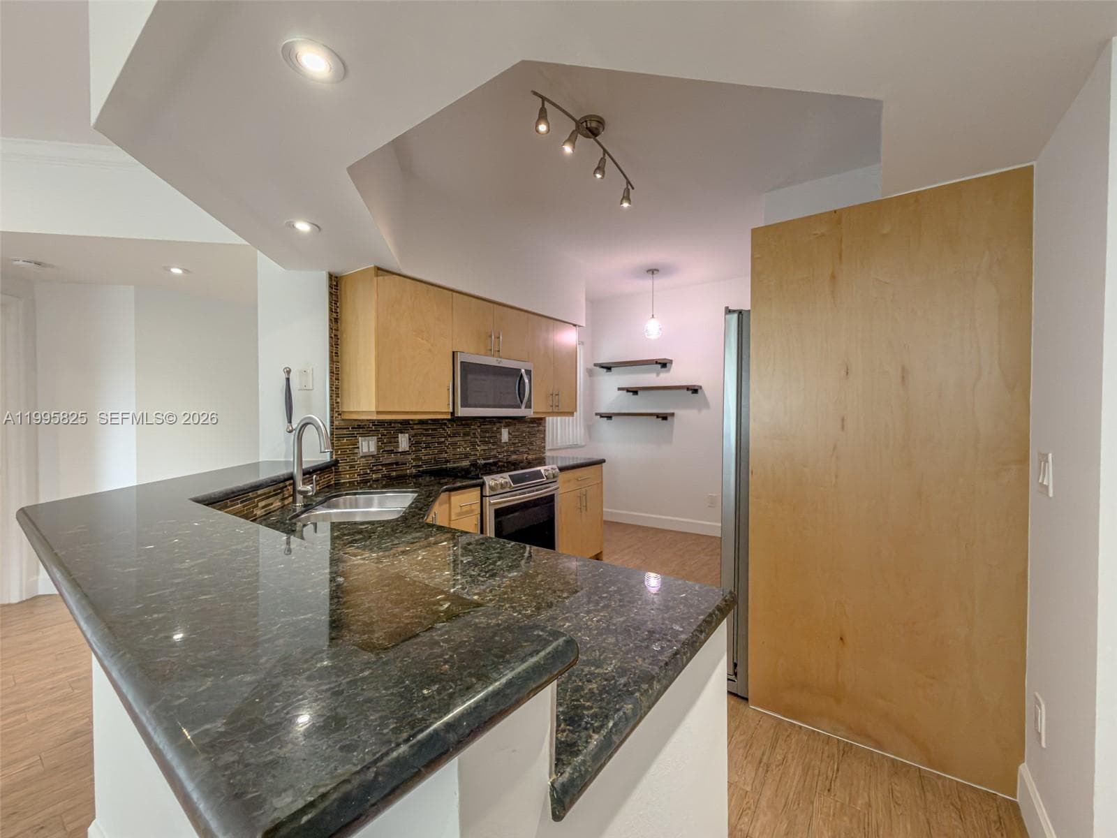 3245 184th St 13405 photo 2