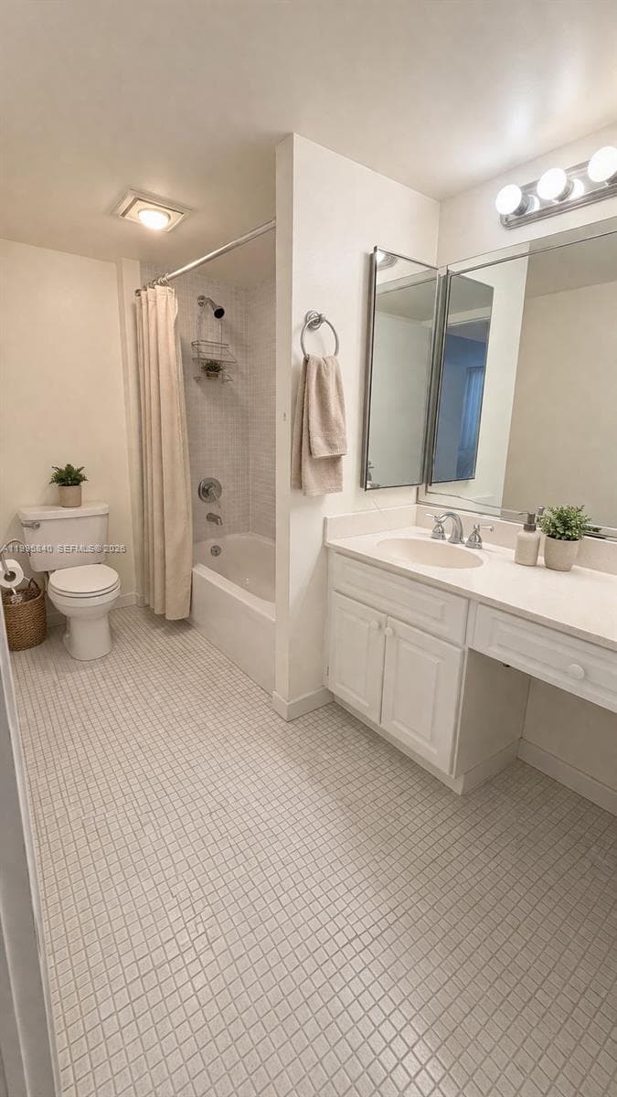 290 174th St 2211 photo 16