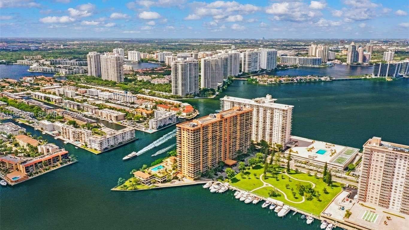 290 174th St 2211 photo 21