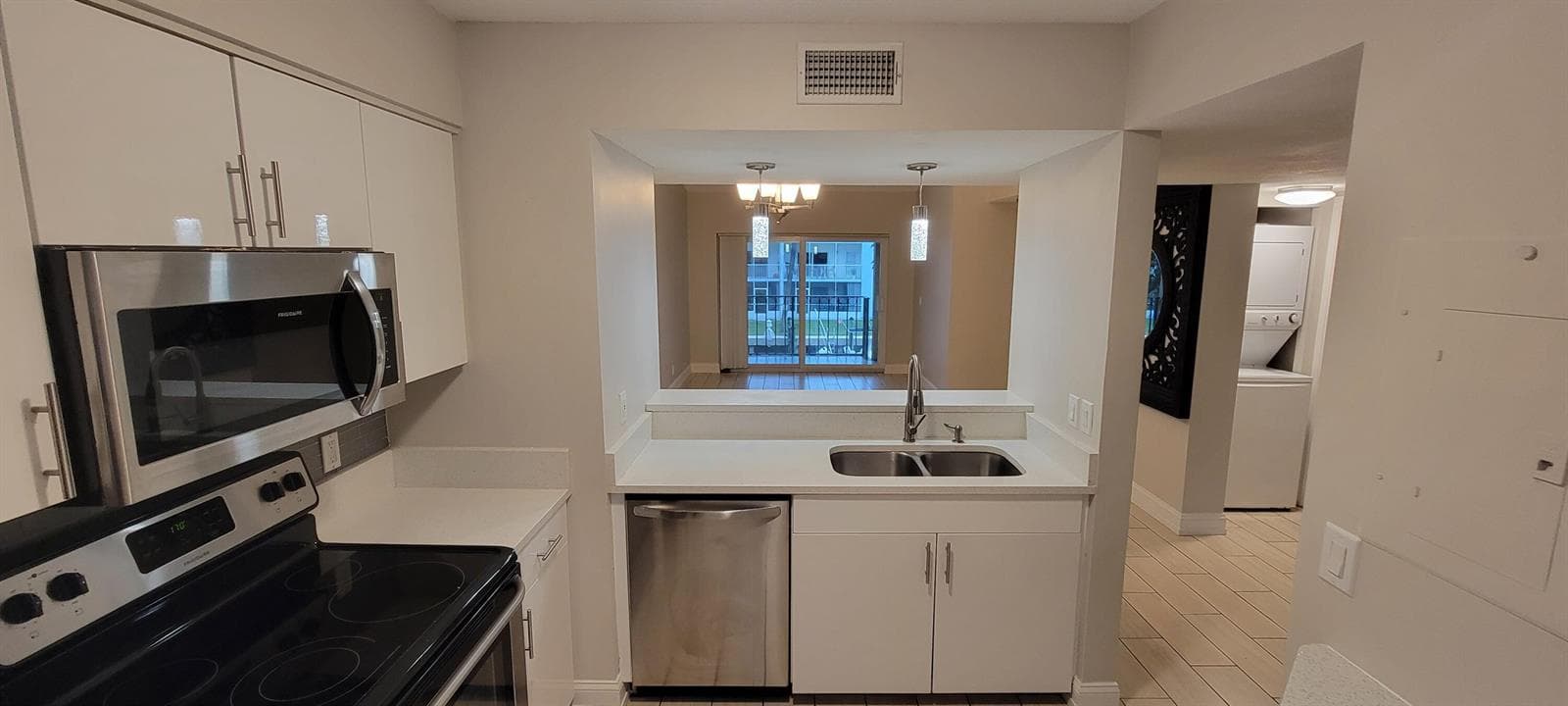 1125 Lake Shore Drive 202 photo 3