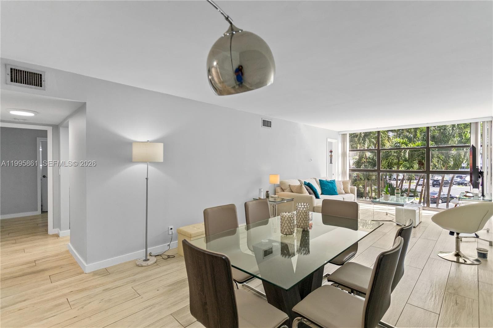 600 Parkview Dr 204 photo 2