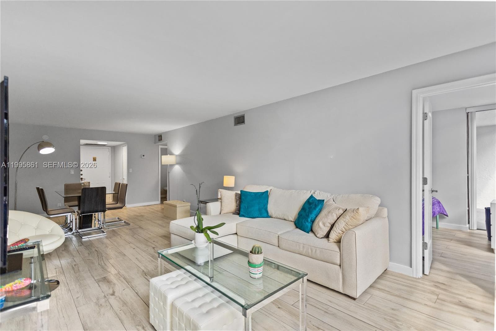 600 Parkview Dr 204 photo 6