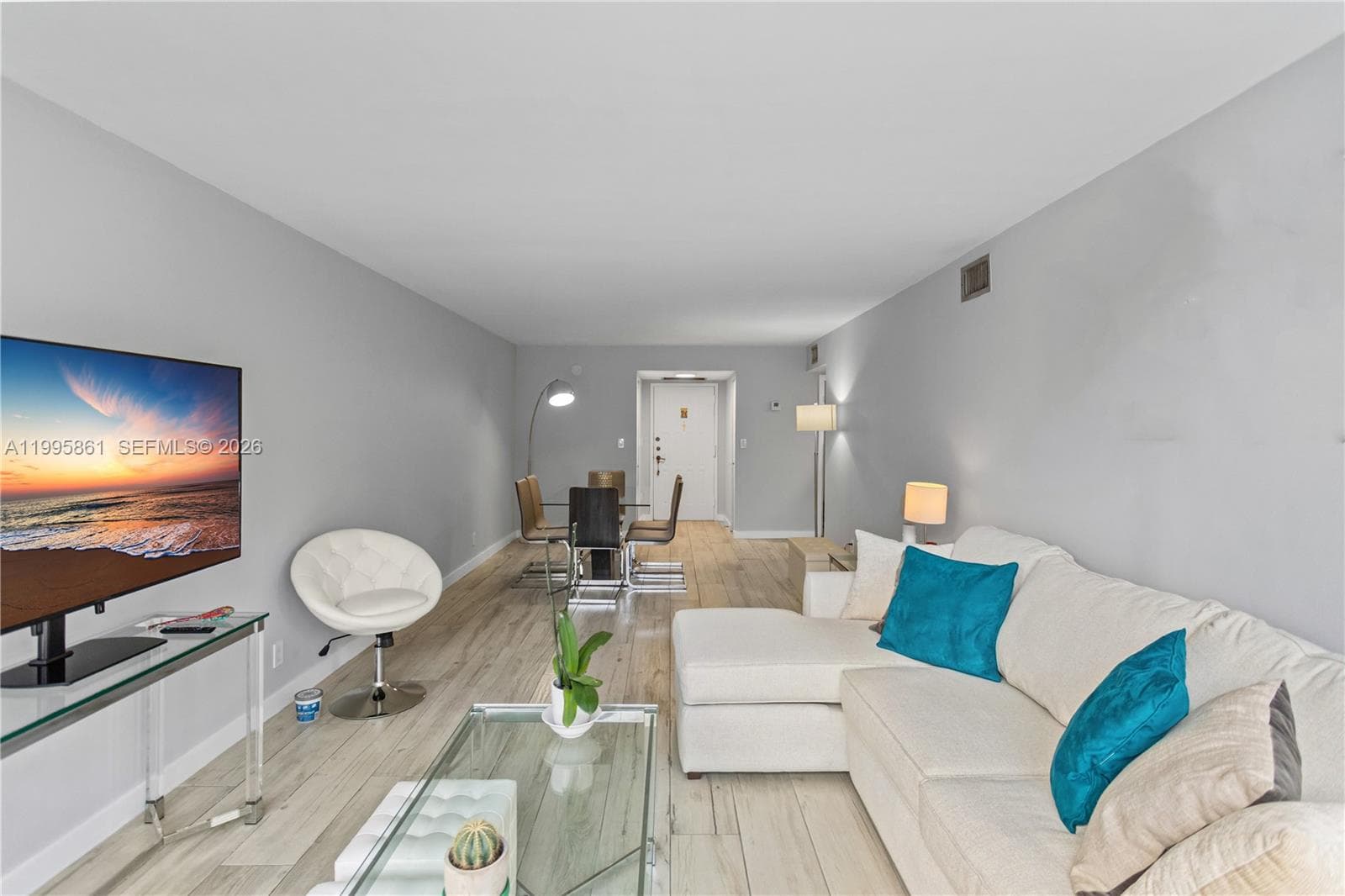 600 Parkview Dr 204 photo 5