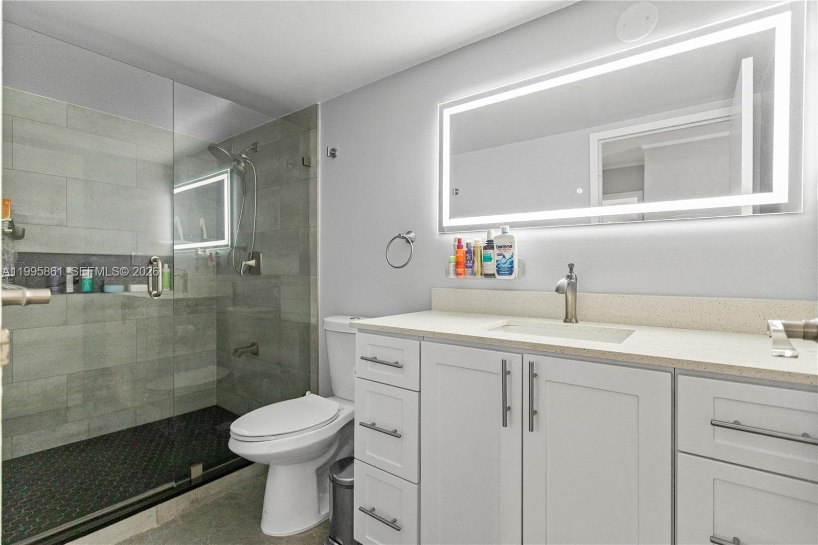 600 Parkview Dr 204 photo 20