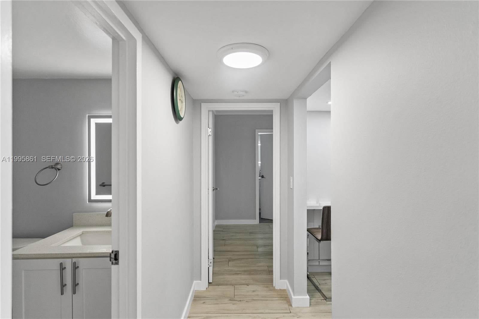 600 Parkview Dr 204 photo 9