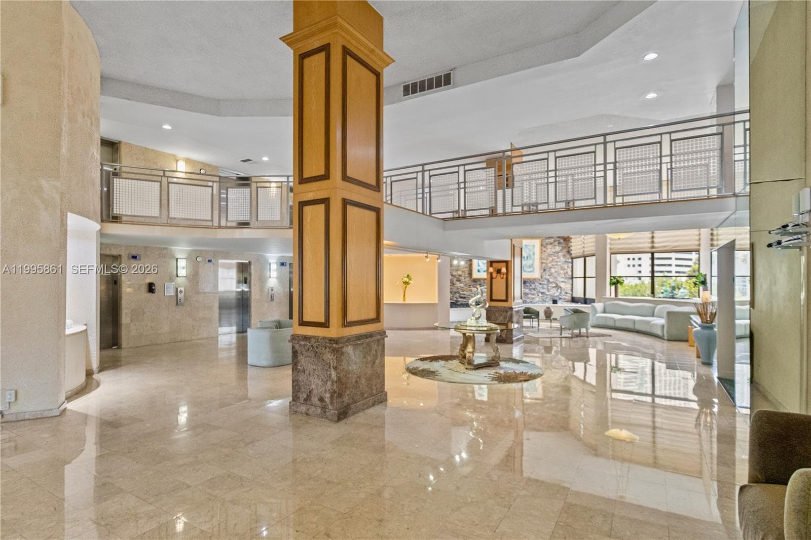 600 Parkview Dr 204 photo 24