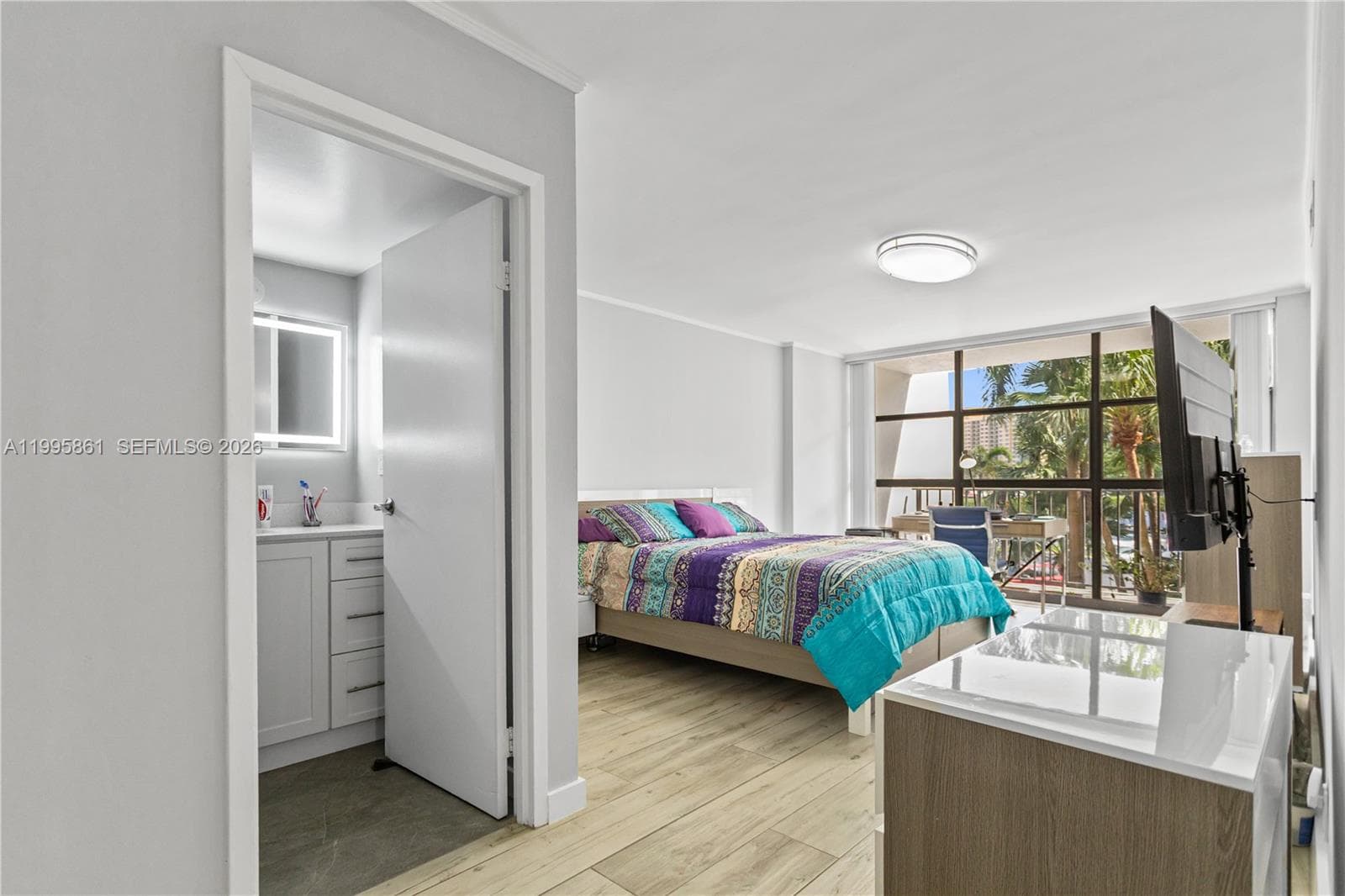 600 Parkview Dr 204 photo 10