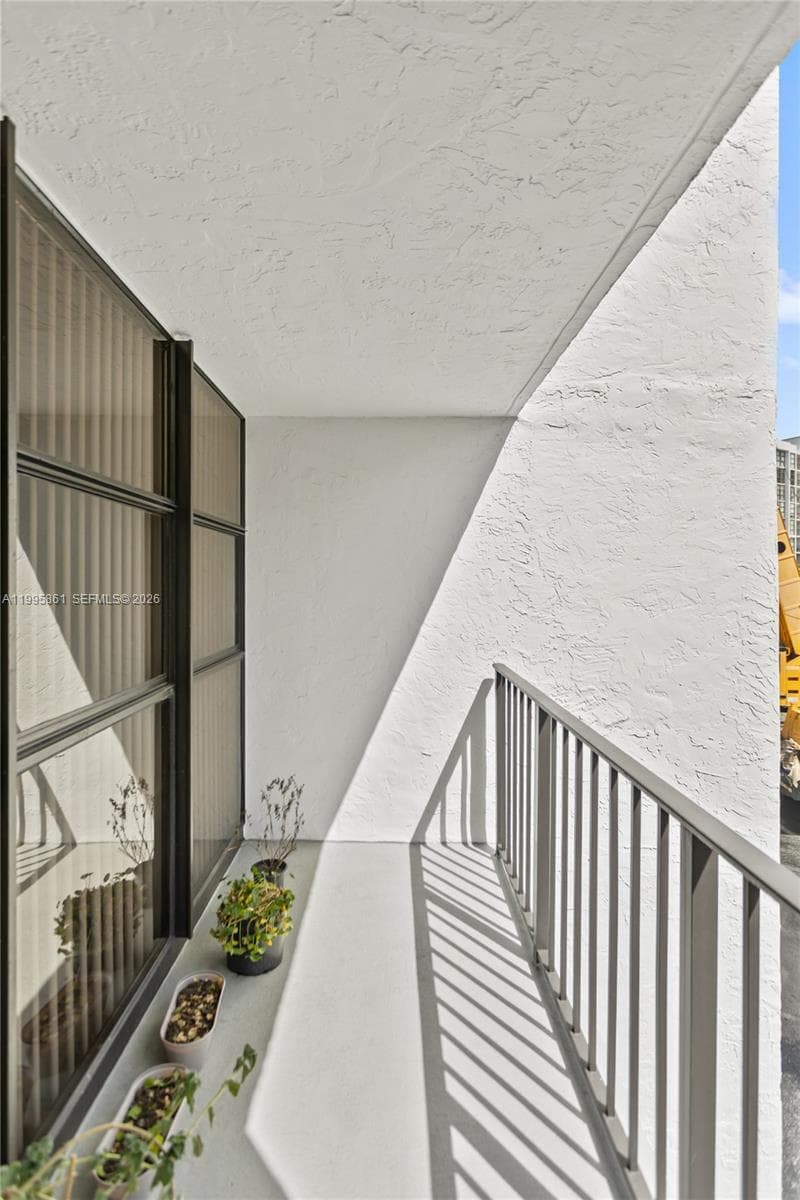 600 Parkview Dr 204 photo 14