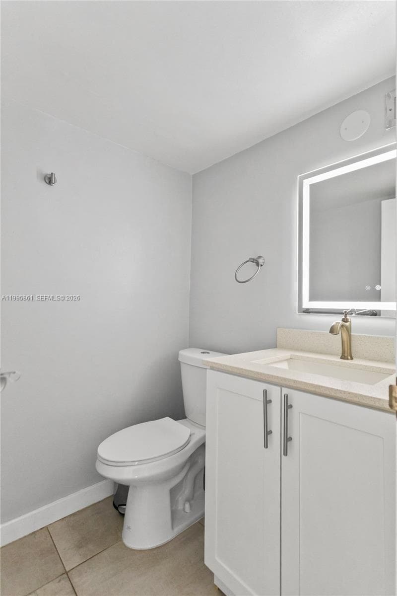 600 Parkview Dr 204 photo 15