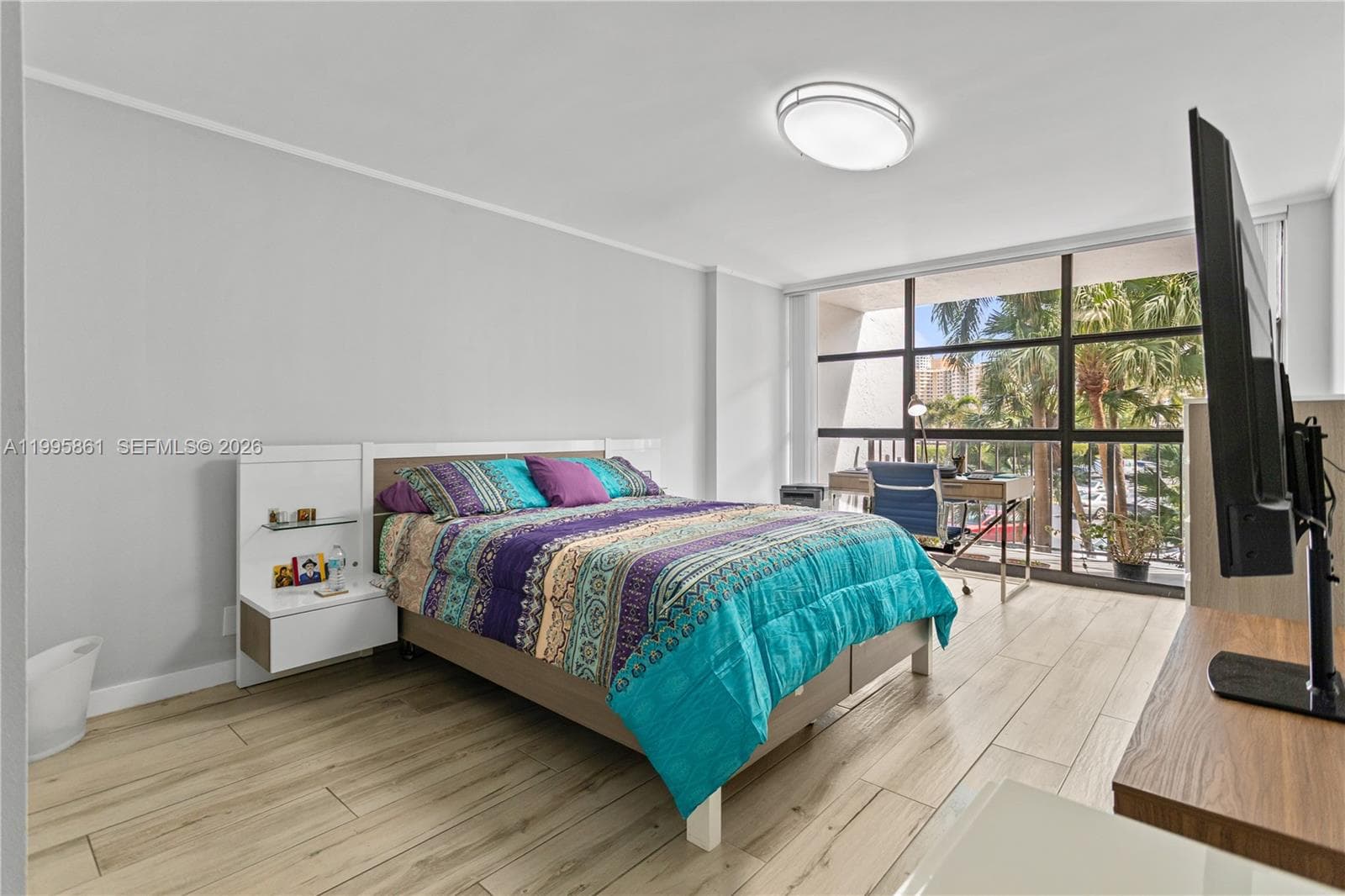 600 Parkview Dr 204 photo 11