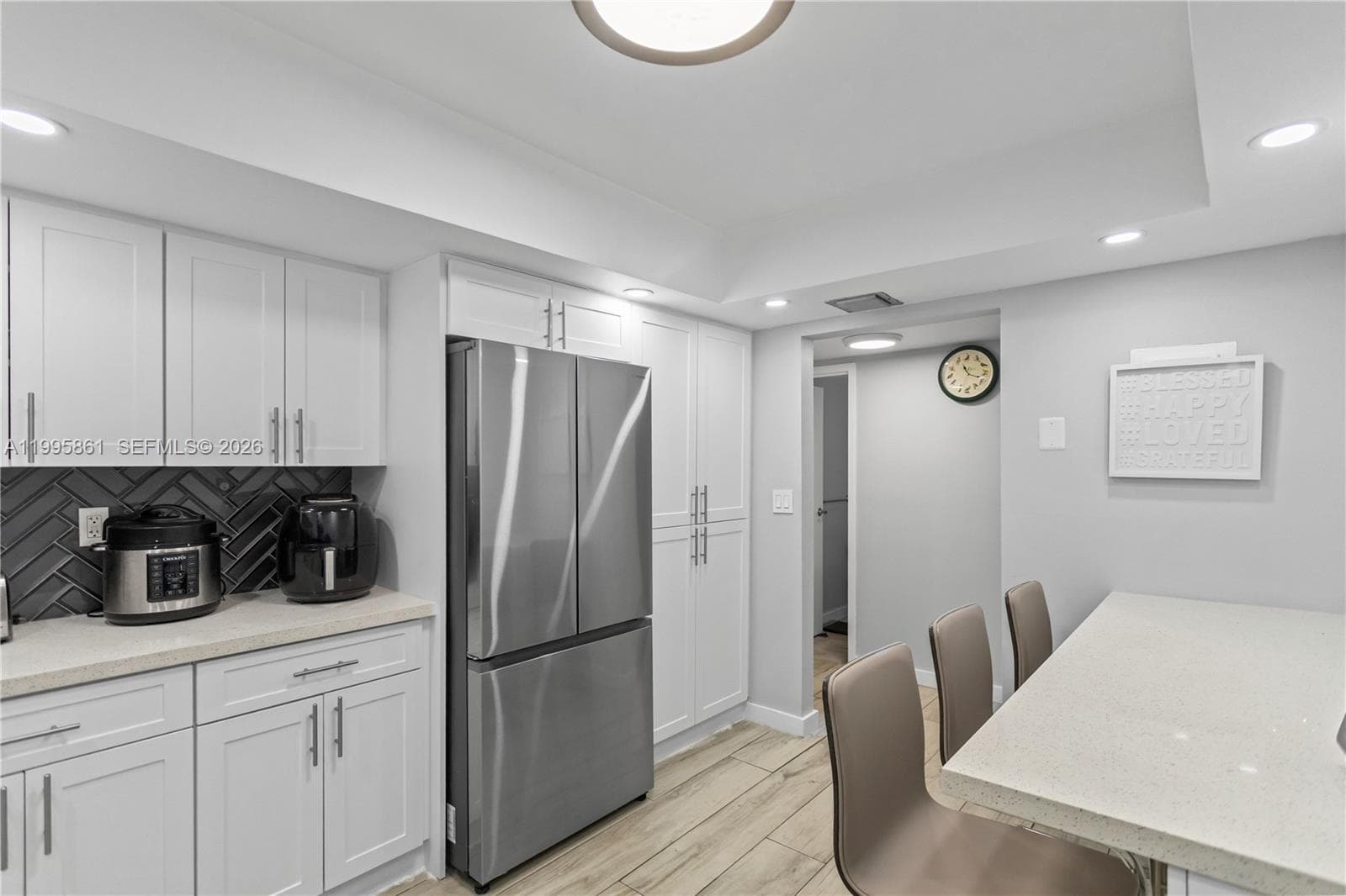 600 Parkview Dr 204 photo 19