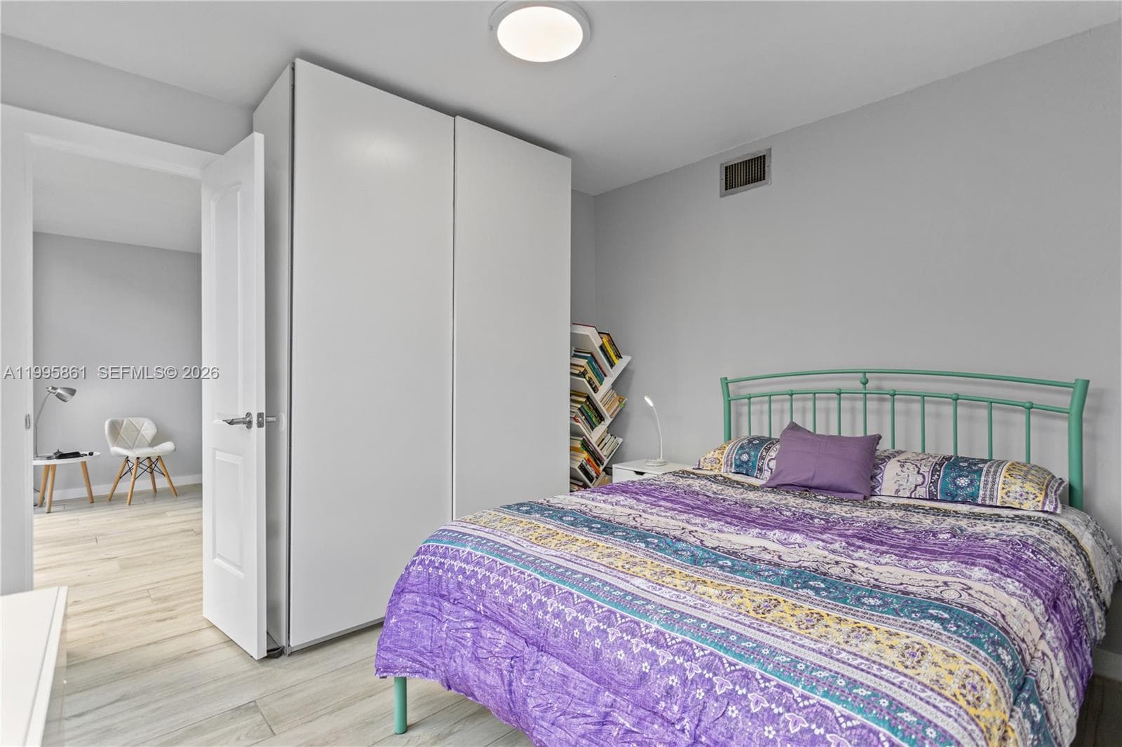 600 Parkview Dr 204 photo 8