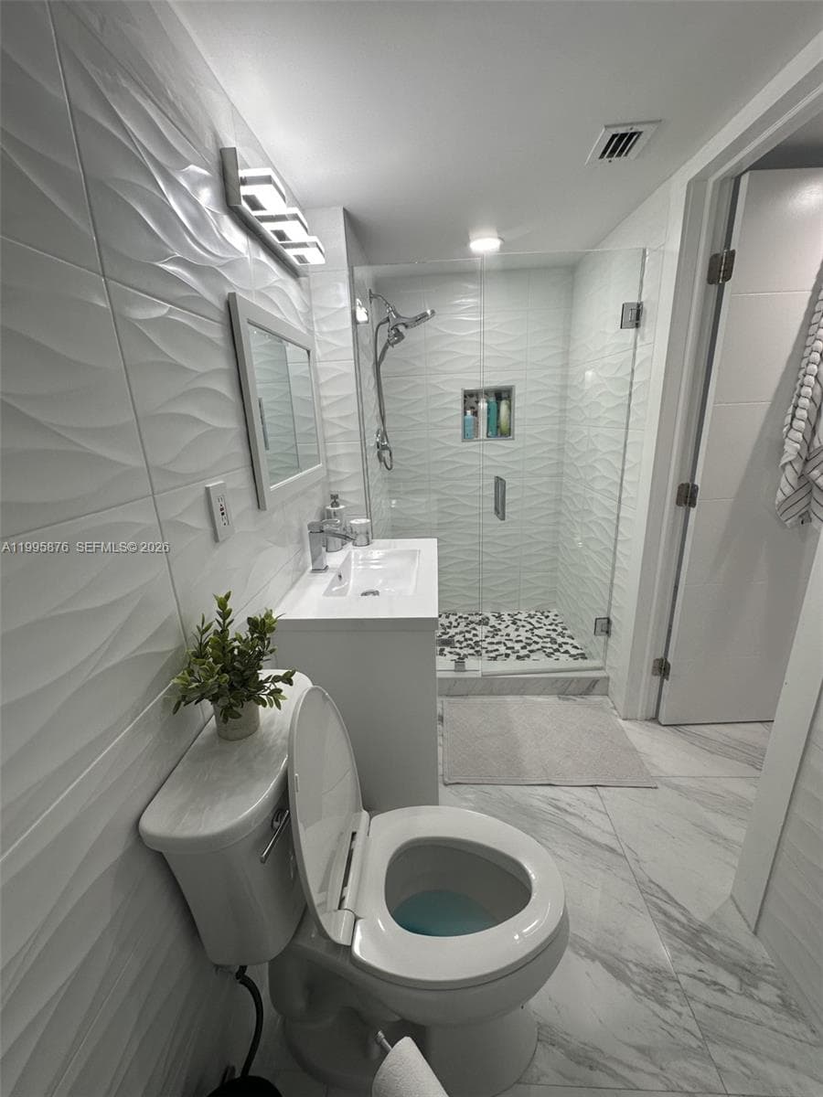 19195 NE 36th Ct 201 photo 13
