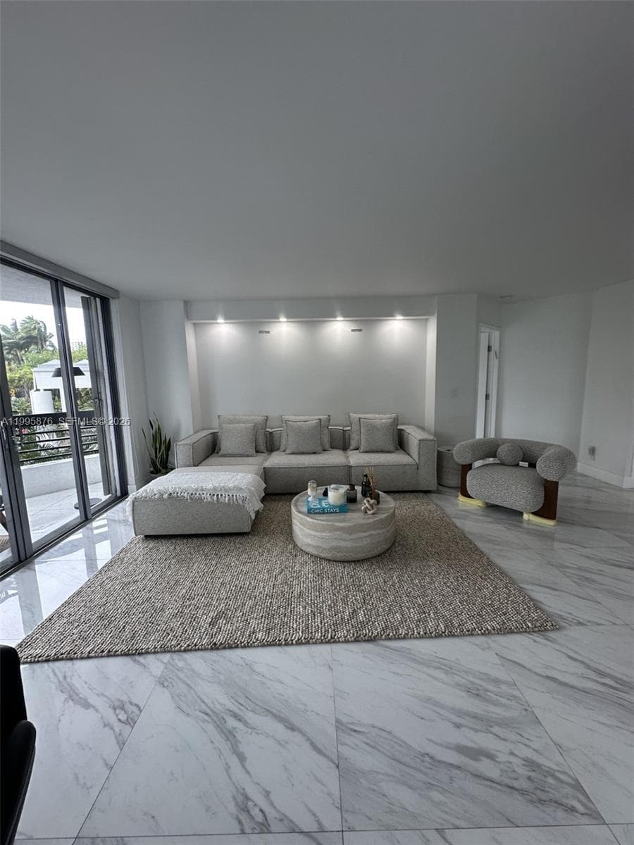 19195 36th Ct 201 photo 5