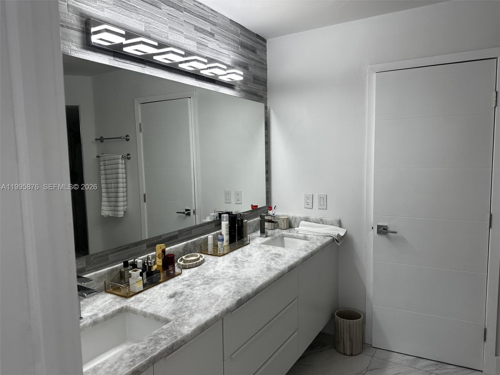 19195 36th Ct 201 photo 9