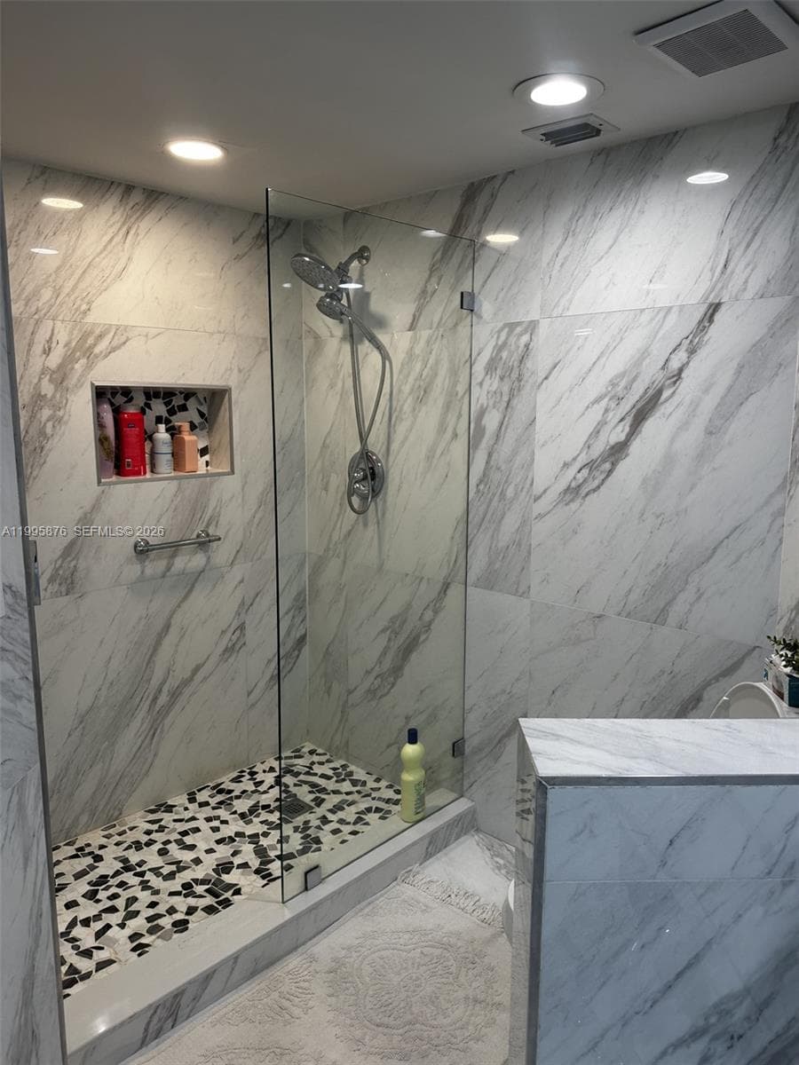 19195 36th Ct 201 photo 10