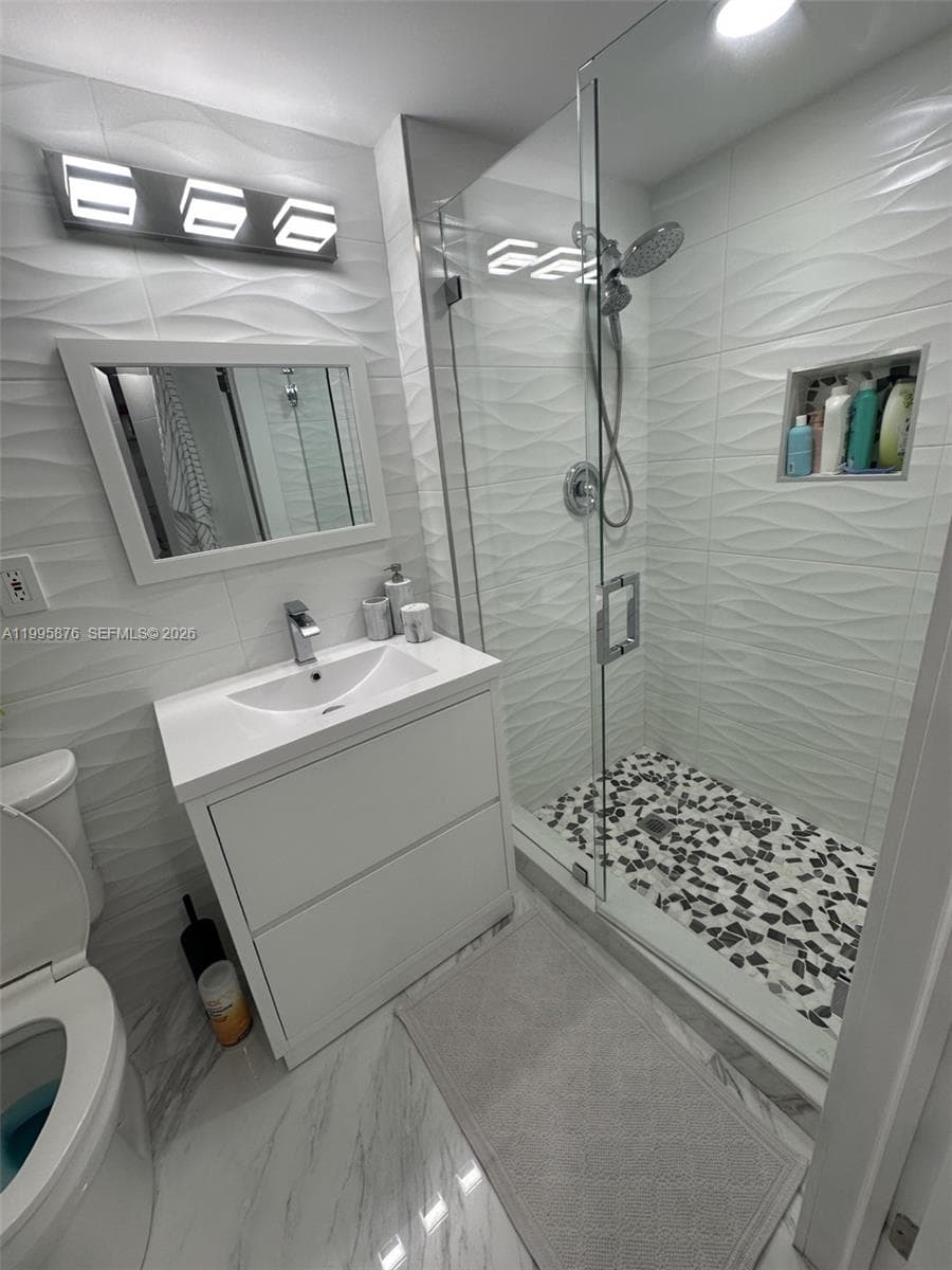 19195 NE 36th Ct 201 photo 14