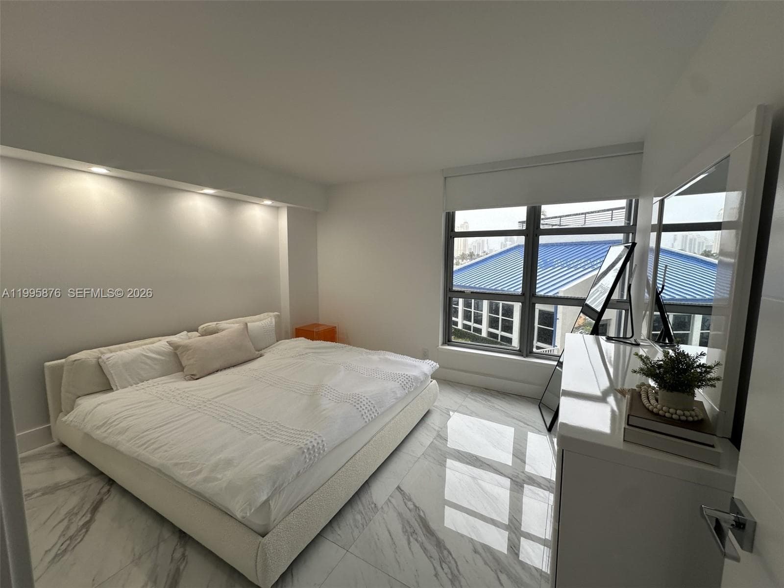 19195 36th Ct 201 photo 15