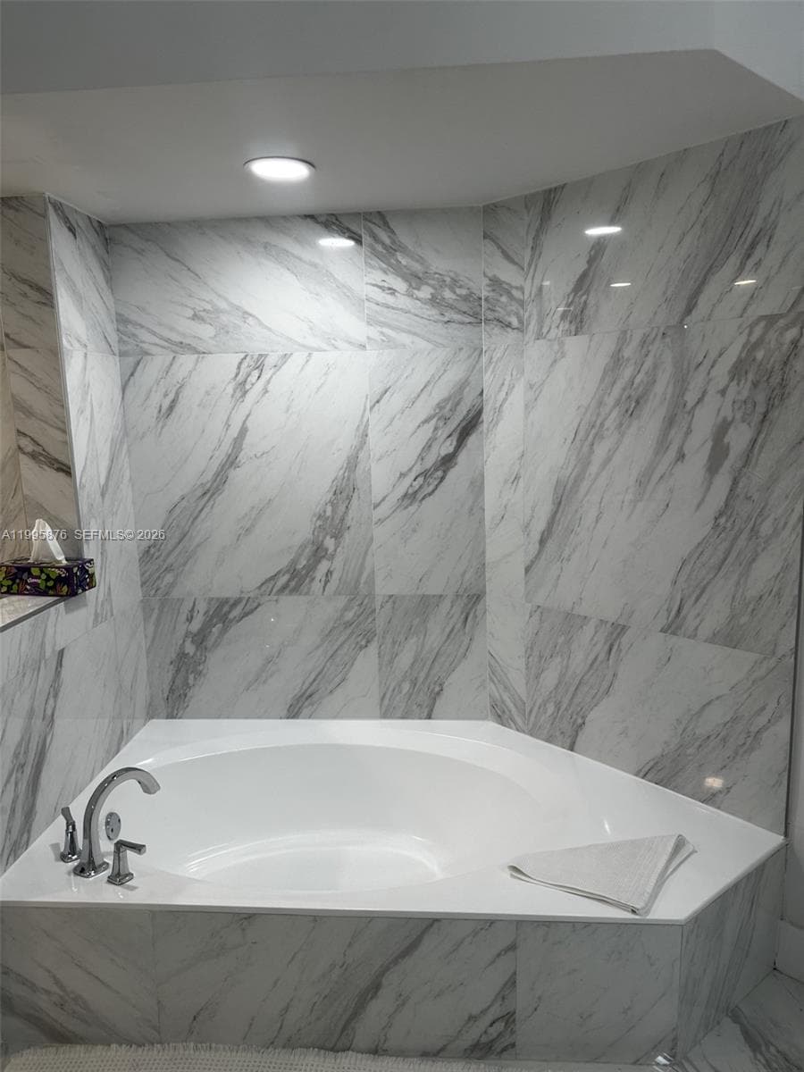 19195 36th Ct 201 photo 11