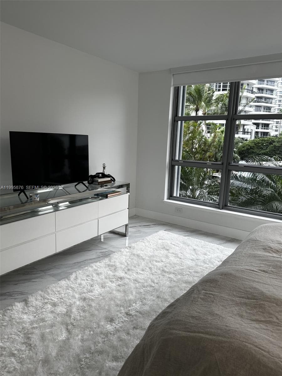 19195 36th Ct 201 photo 8