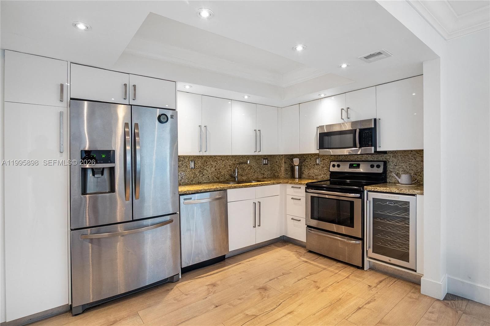 2000 Towerside Ter PH9 photo 5