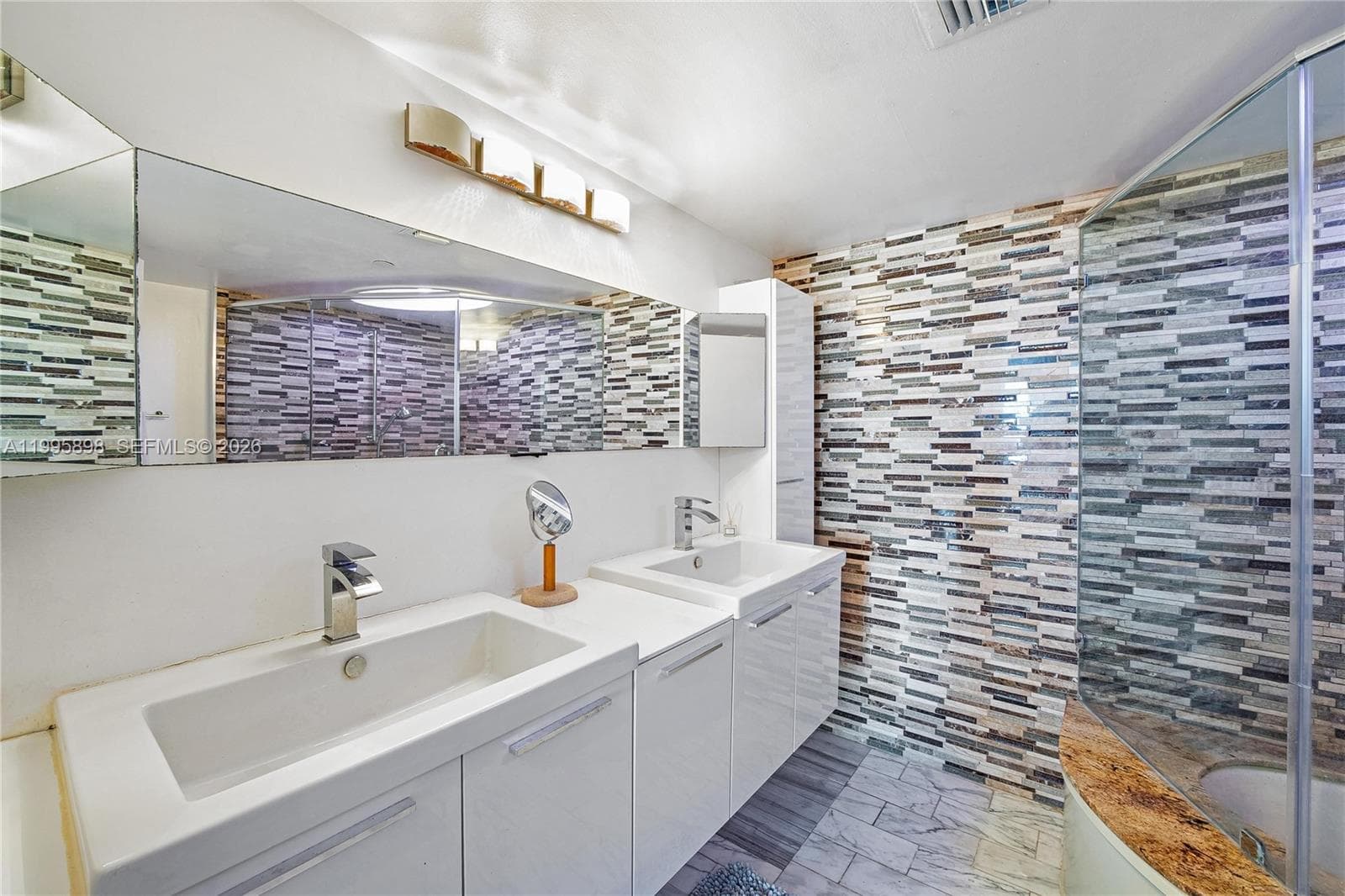 2000 Towerside Ter PH9 photo 18