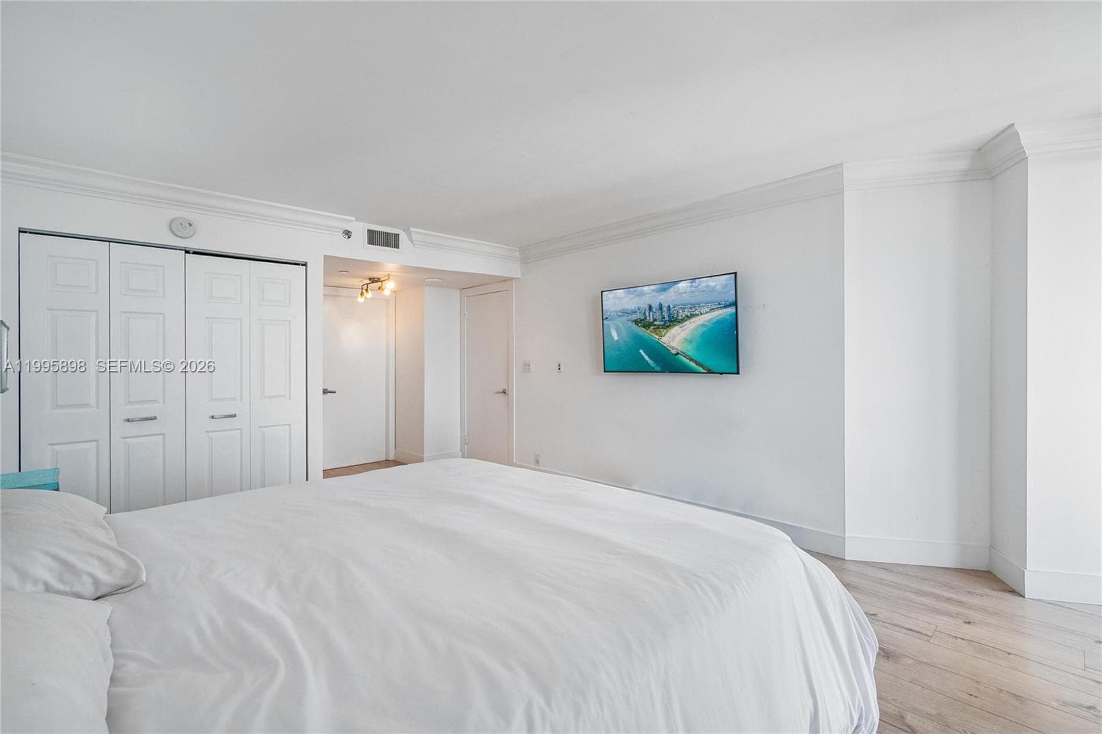 2000 Towerside Ter PH9 photo 15