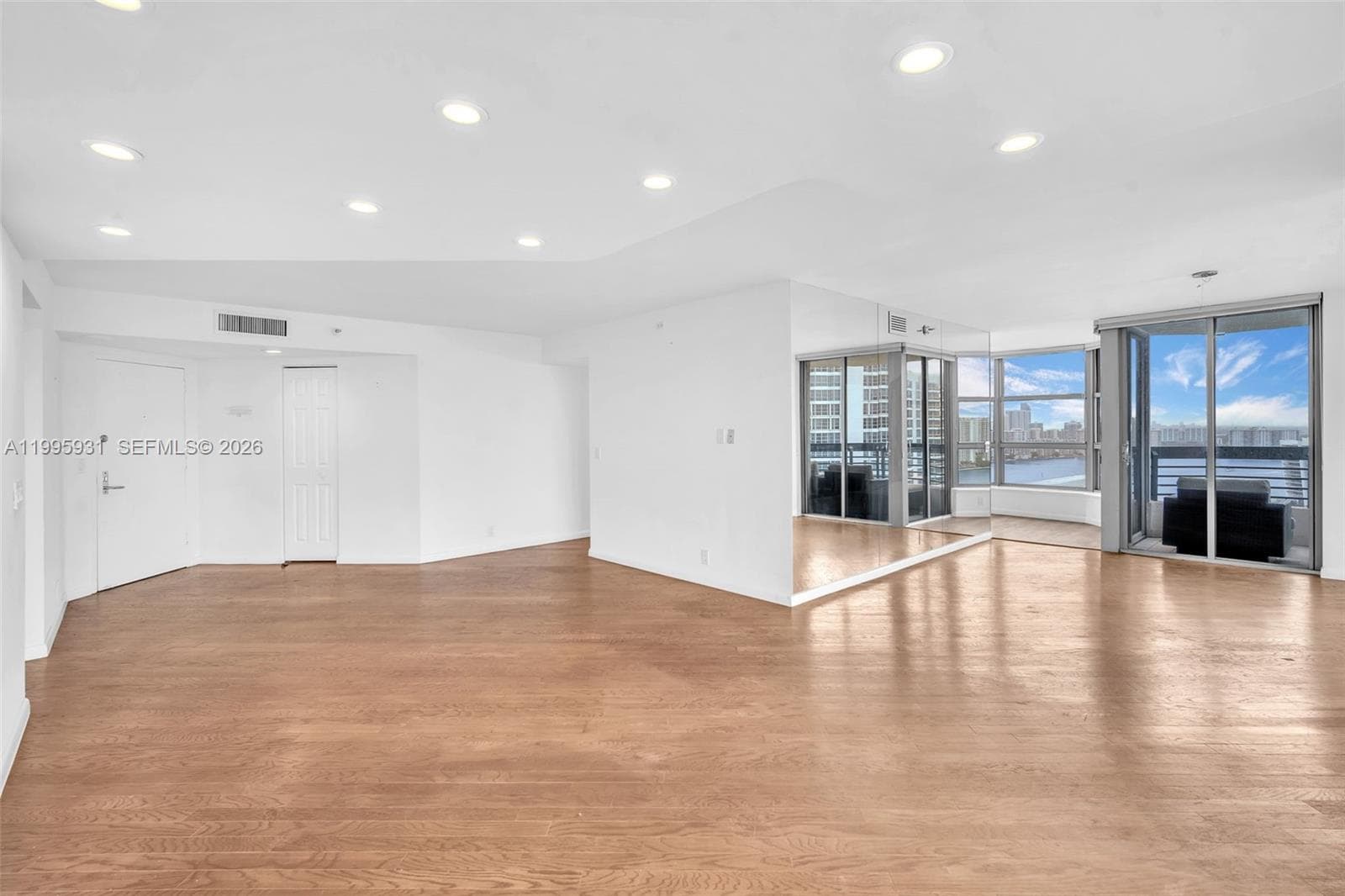 3500 Mystic Pointe Dr 3001 photo 21